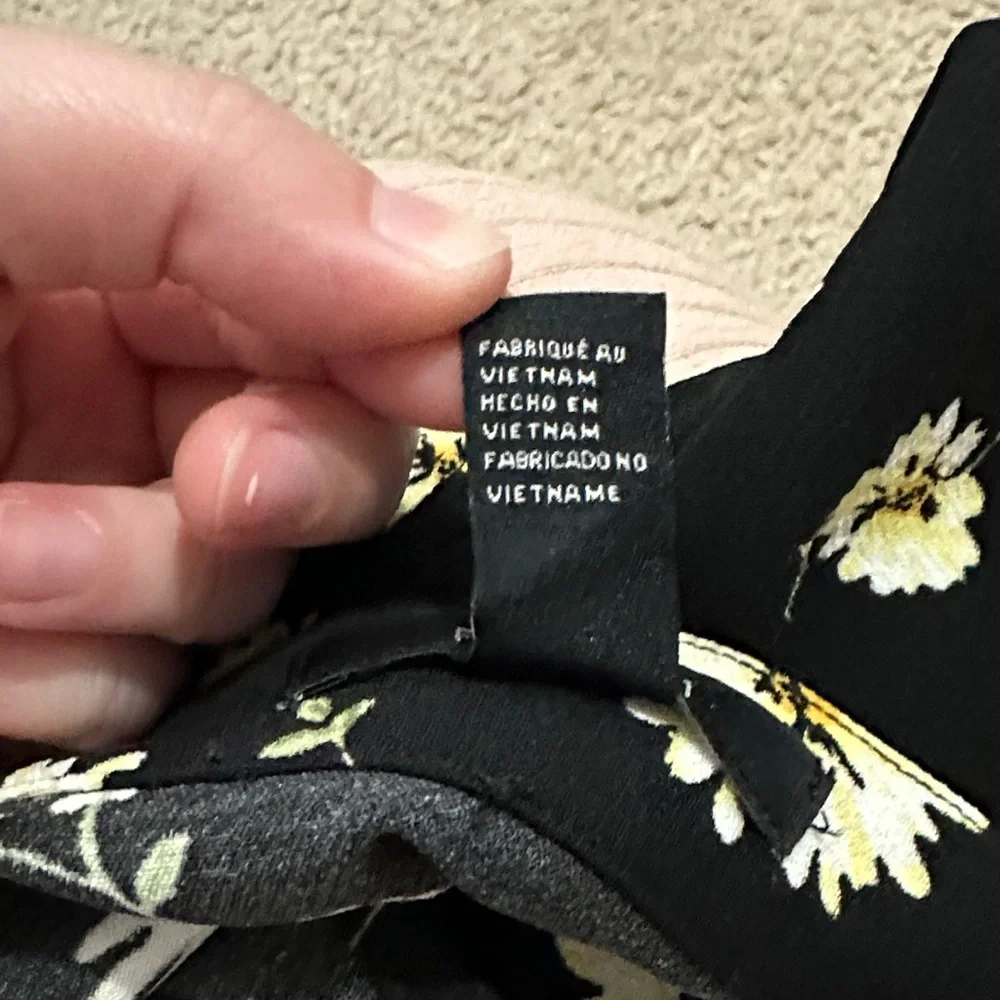 Forever 21 Black Skirt with White and Yellow Floral Pattern - Picture 8 of 10